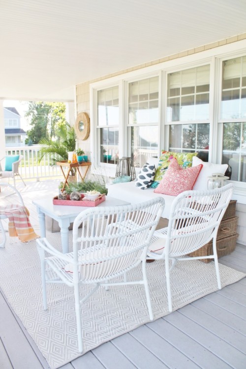 Summer is just around the corner and it's time to give your outdoor space a spring cleaning. Here are 5 design tips you won't want to miss!!