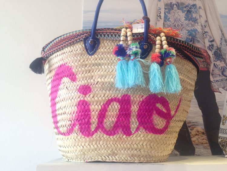 This is the perfect summertime beach bag! 