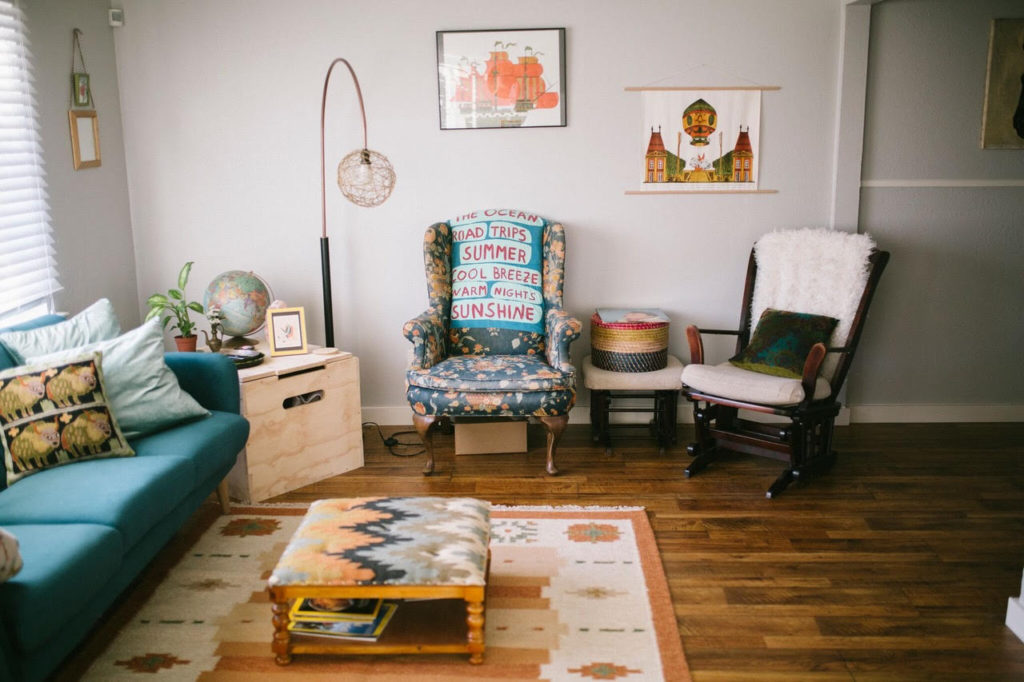 Are you looking for decorating ideas with an eclectic flair? I've asked a friend of mine to share her home with us today. You will LOVE her style!