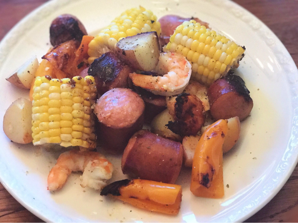 Are you looking for an easy and delicious meal for the 4th of July? Your friends and family will LOVE this summer cookout idea! 